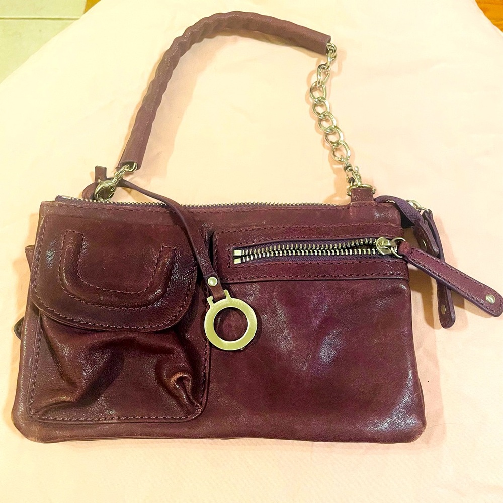 YUCCA. Leather wristlet